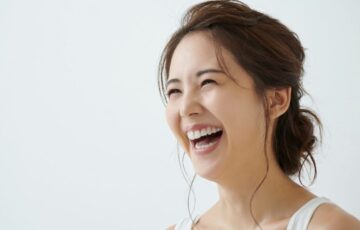 自己肯定感が高く楽しい人生を過ごしている女性