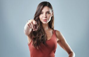 自分軸で生きてるか？と問いかけている女性