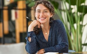 自分軸を作る実践を始めようとしている女性