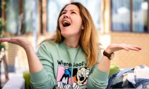 引き寄せようと無理に頑張る女性