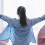 潜在意識を活用してセルフイメージを書き換える女性