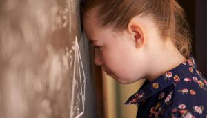 潜在意識の使い方が上手くいかなく悲しんでいる様子