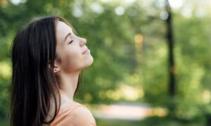 潜在意識・顕在意識・超意識を統合する自己統合している女性