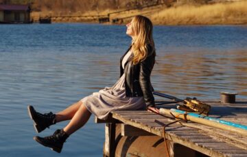 自分とゆっくり向き合っている女性