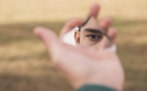 本来の自分を取り戻そうとしている男性