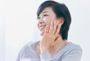 自分と向き合うために心を整えている女性