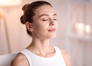 自己否定が鎮まり心が穏やかになっている女性