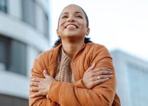 自愛によって心が満たされ自己統合できている女性