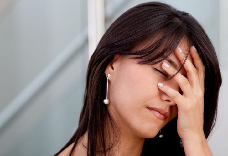 魂の成長過程で現れる違和感に苦しんでいる女性