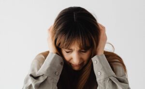 人生のテーマが分からず悩む女性