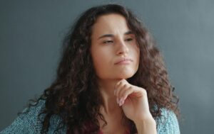 いくら思考しても現実化せず悩む女性