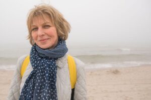 ５０歳からの生き方を考え自分軸を見つけようとしている女性