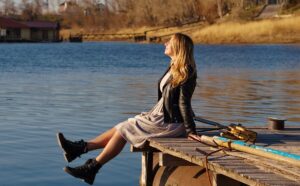 不安の中にあってもこれからの生き方に良い兆しを感じている女性