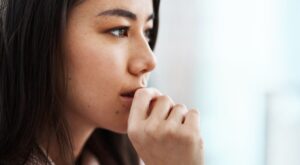 願望実現に必要なまだ知らない自分を探す女性