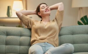 自分軸によって気楽にこれからの人生の選択をする女性