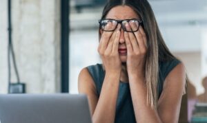頑張るほど報われない女性
