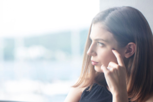 セルフイメージのせいで自信が持てない現実をつくっている女性